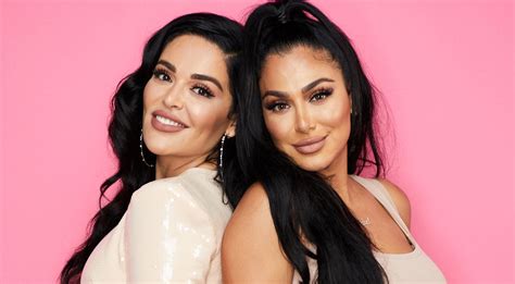 Huda Kattan And Mona Kattan Confirmed To Join First Ever Vidcon Abu