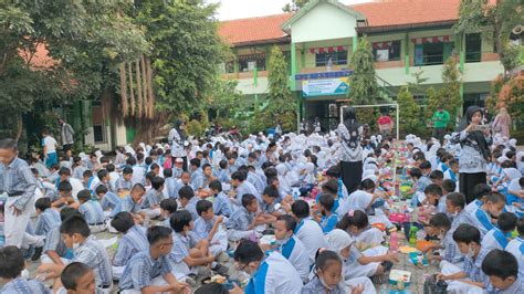 Peringati Hari Gizi Nasional Ke Ratusan Siswa Dan Siswi Upt Sdn