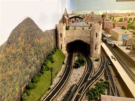 Model train tunnel entrance - Model railroad layouts plansModel ...