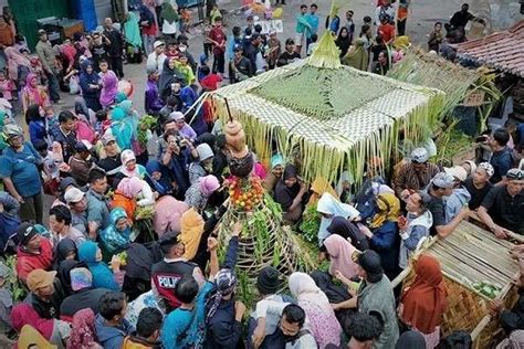 Ruwat Bumi Tradisi Unik Masyarakat Guci Tegal Pada Bulan Sura