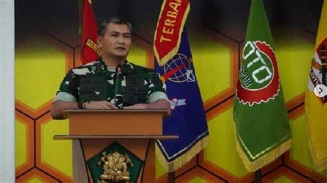 Penampilan Sederhana Mayjen Tni Kunto Arief Wibowo Nyanyi Bareng