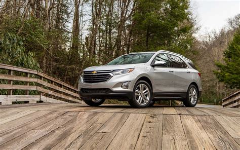 Comparison Chevrolet Equinox Lt 2018 Vs Ford Edge Sport 2017