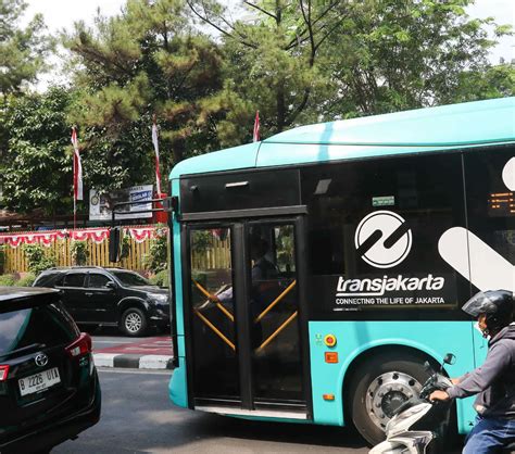 Kb Bukopin Salurkan Kredit Rp Miliar Ke Invi Untuk Pengadaan Bus