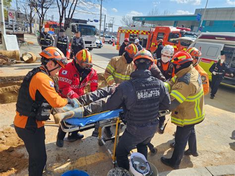 청주 관로 매립공사 현장서 흙더미 무너져 60대 사망 나무뉴스