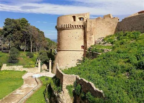 Castello Carlo V Di Crotone Al Via Il Recupero Del Bastione Di San