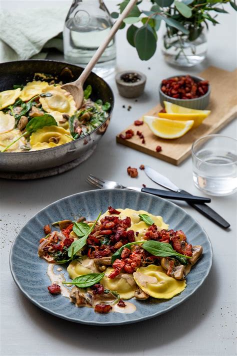 Steinsopp Tortelloni Med Kremet Sopp Og Bacon Oppskrift Godtlevert