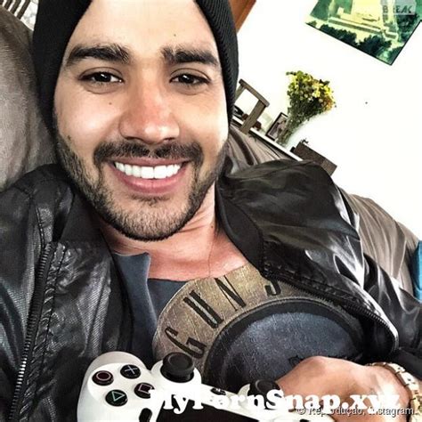 Gusttavo Lima Aparece Pelado Em Foto Diapo From Gusttavo