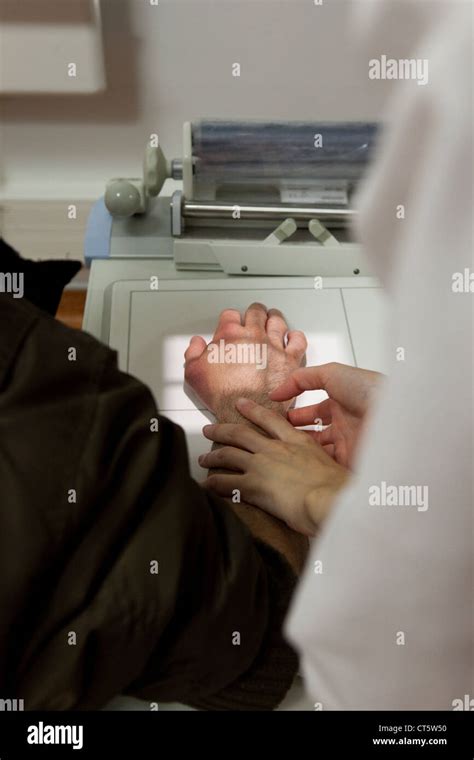 Hand X Ray Hi Res Stock Photography And Images Alamy