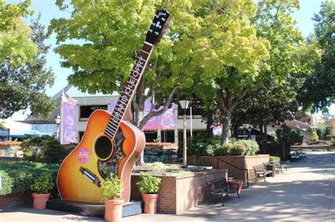 Grand Ole Opry To Celebrate Th Birthday With Special Shows