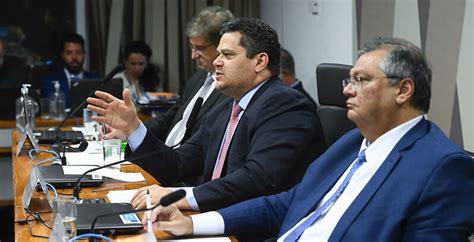 Dino E Gonet S O Aprovados Na Ccj Do Senado Ap S Mais De Horas De