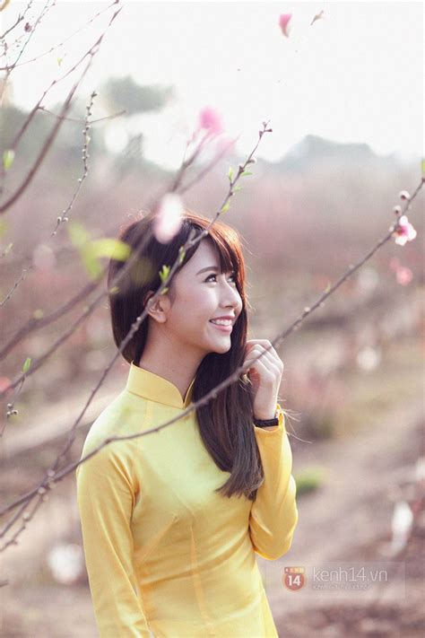 Hot girl miền khoe vẻ đẹp đặc trưng trong tà áo dài truyền thống