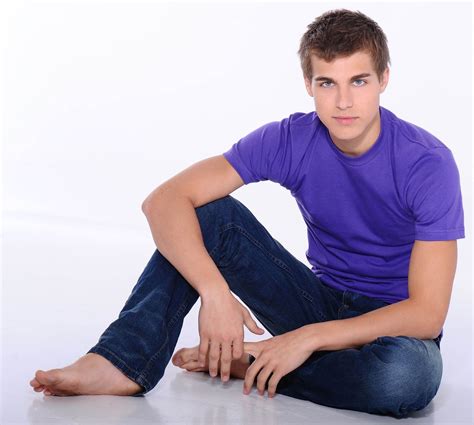 Qui Est Cody Martin Linley Est Il En Couple Avec Une Petite Amie Ou Est Il Gay Wiki