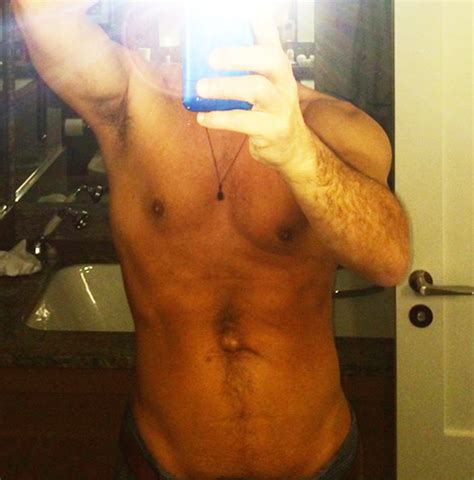 Celebrity Belly Buttons —see Kelly Ripa John Stamos And More