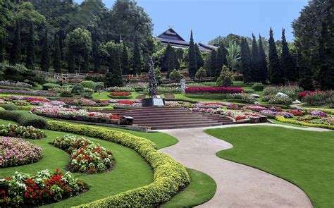 Worlds Most Famous Gardens