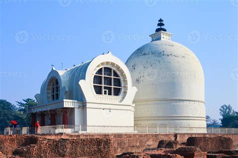 Parinirvana Stupa and temple, Kushinagar, India 7039368 Stock Photo at ...