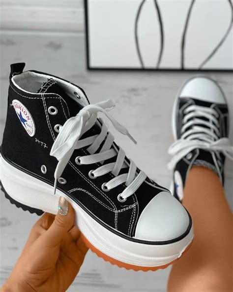 Trendy Eyelet Lace Up Flatform Canvas Sneakers