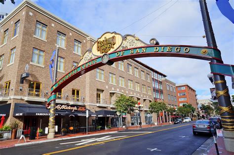 5th Avenue in the Gaslamp Quarter in San Diego - Historic Downtown San ...