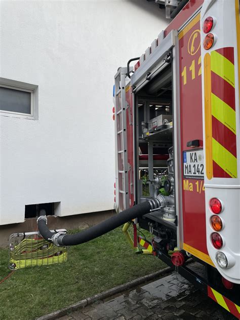 Wasserschaden Im Geb Ude Feuerwehr Malsch Retten L Schen Bergen