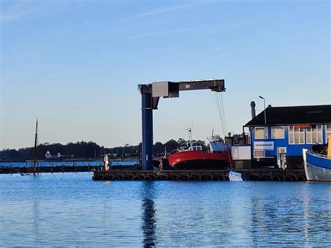 Cirka 28 både ligger under vandet i Rødvig Havn efter stormfloden nu