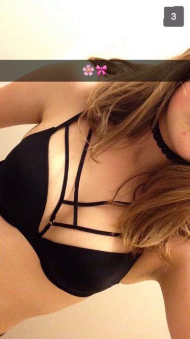 Black Bra Choker Porn Pic