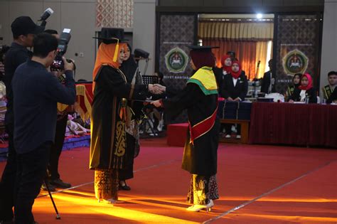 Univet Bantara Sukoharjo Mewisuda Mahasiswanya Diantaranya