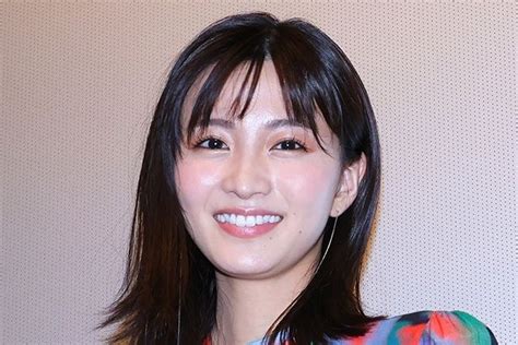 “ビジュ強すぎ”…岡崎紗絵、新作ドラマの仲良しショットに福士蒼汰ら美男美女集結＜アイのない恋人たち＞ エンタメ 写真 Goo ニュース