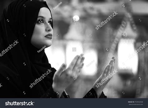 Young Pretty Muslim Woman Hijab Praying Stock Photo 753932938 ...