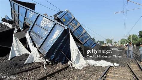 Koderma Railway Station Photos and Premium High Res Pictures - Getty Images