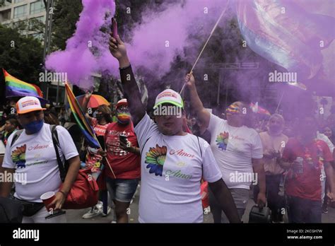 Miembros de la comunidad LGBTTTIQA marcharon desde el Ángel de la