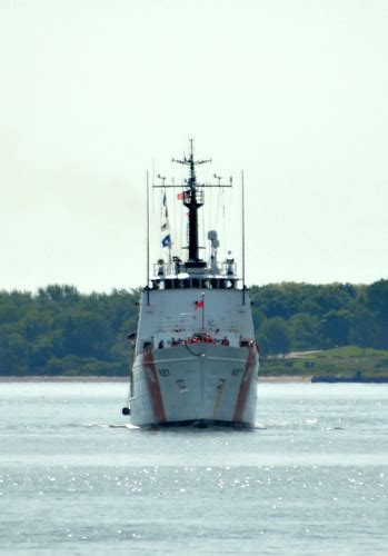 Uscgc Vigorous Wmec 627 Entering The Port Of Boston Bosto Flickr