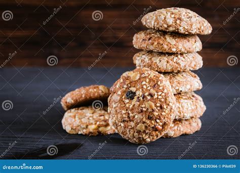 Galletas Sabrosas Foto De Archivo Imagen De Bocado 136230366