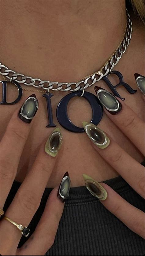 Pin By 𝖇𝖆𝖗𝖇𝖎𝖊 On 𝐦𝐚𝐧𝐢𝐜𝐮𝐫𝐞💅 Punk Nails Fashion Nails Euphoria Nails