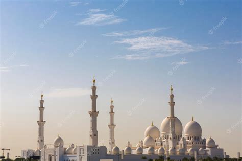 Premium Photo | Sheikh zayed mosque in abu dhabi