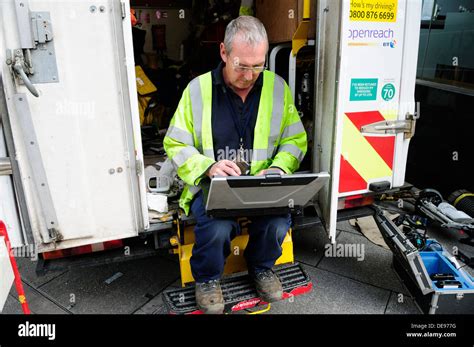 Bt Engineer Installing And Repairing Fibre Optic Cable Stock Photo Alamy