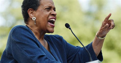 Hundreds march for Mississippi flag change