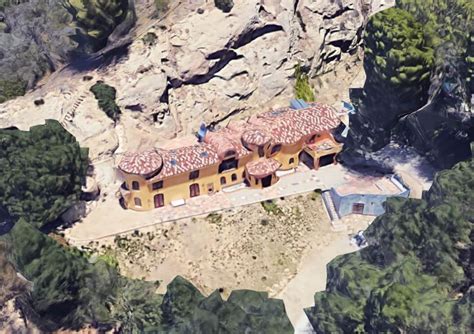 Robert Trujillo 2025: Wife, net worth, tattoos, smoking & body facts