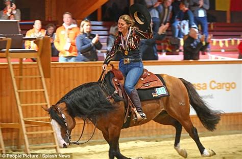 Gina Schumacher puts on gold medal winning display | Daily Mail Online