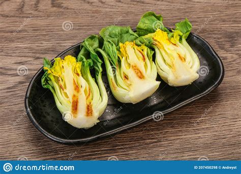 Ensalada De Bok Choy A La Parrilla Foto De Archivo Imagen De