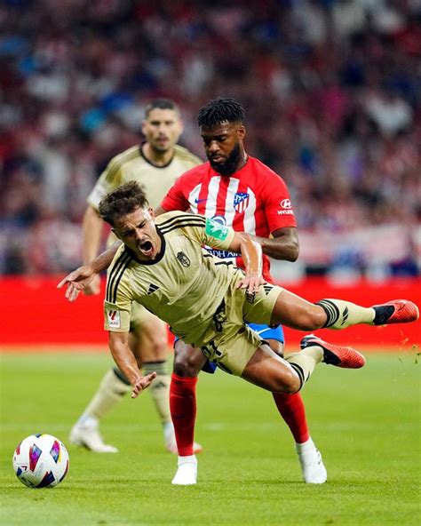 Atlético de Madrid 3 1 Granada El Atlético se convierte en el primer