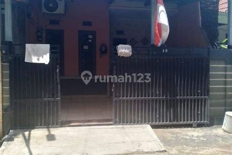 Rumah Minimalis Lantai Di Cluster Villa Mutiara Serpong Oleh Ferry