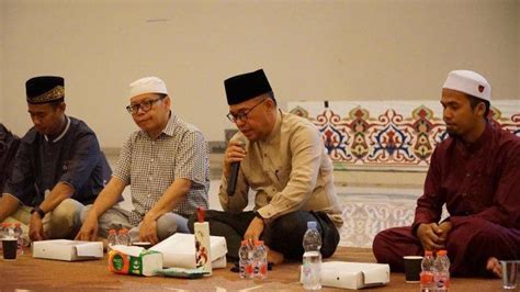 Pj Bupati PPU Makmur Marbun Sahur Bersama Petugas Kebersihan DLH