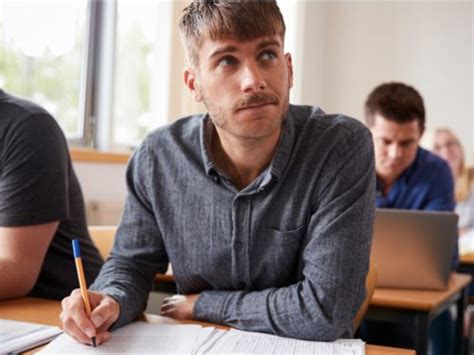 Cómo es el examen de profesor de autoescuela en España 2024