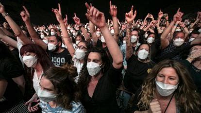 Love Of Lesbian Show Barcelona Concert For People Was Not A Coronavirus Superspreading