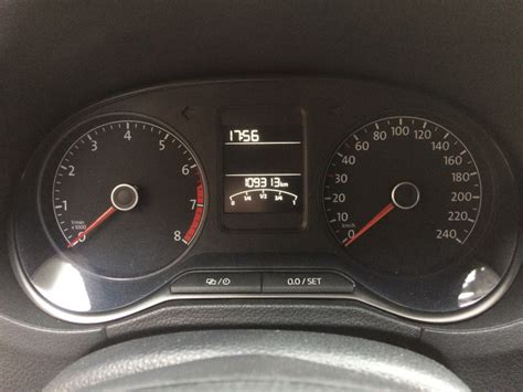 Замена салонного угольного фильтра VAG 6R0819653 — Volkswagen Polo ...