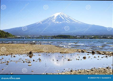 Lake Kawaguchi in Japan stock image. Image of five, landscape - 206531793