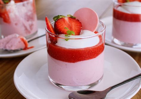 Creamy Strawberry Milk Jelly Pudding Recipe By Fumies Recipe Cookpad