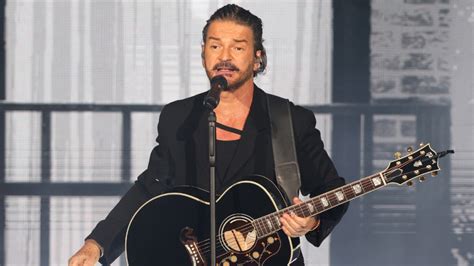 Ricardo Arjona Se Retira De Los Escenarios