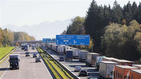 München Mehrere Autobahnen sind betroffen Riesen Stau über 50 Kilometer