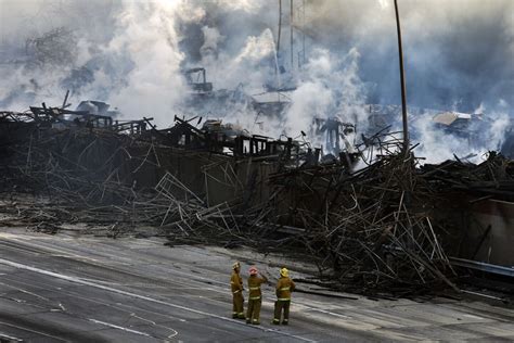 'Tower of fire' destroys L.A. apartment complex under construction ...