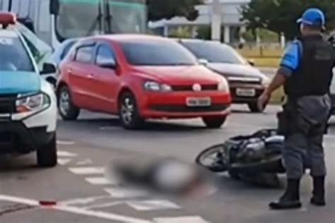 Motociclista Morre Ao Bater Na Traseira De Carro Em Manaus